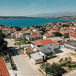 https://apartman-melita.hotelinzadar.com