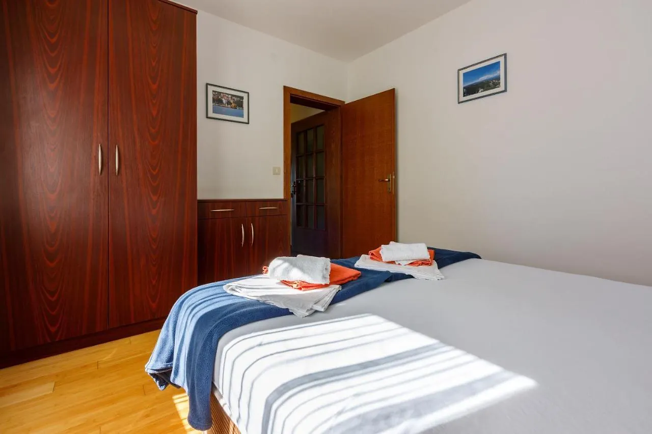 Apartments Robic Selce