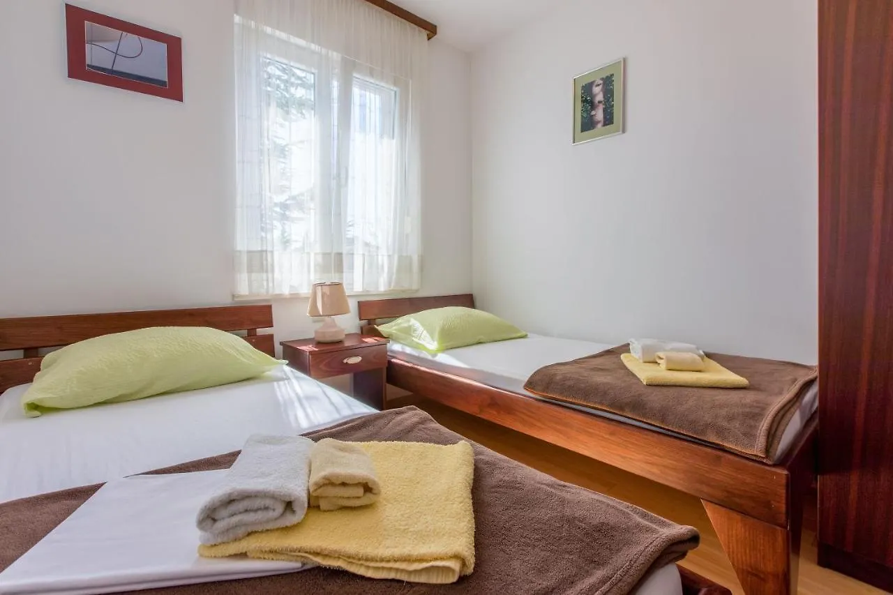 Apartments Robic Selce Kroatien