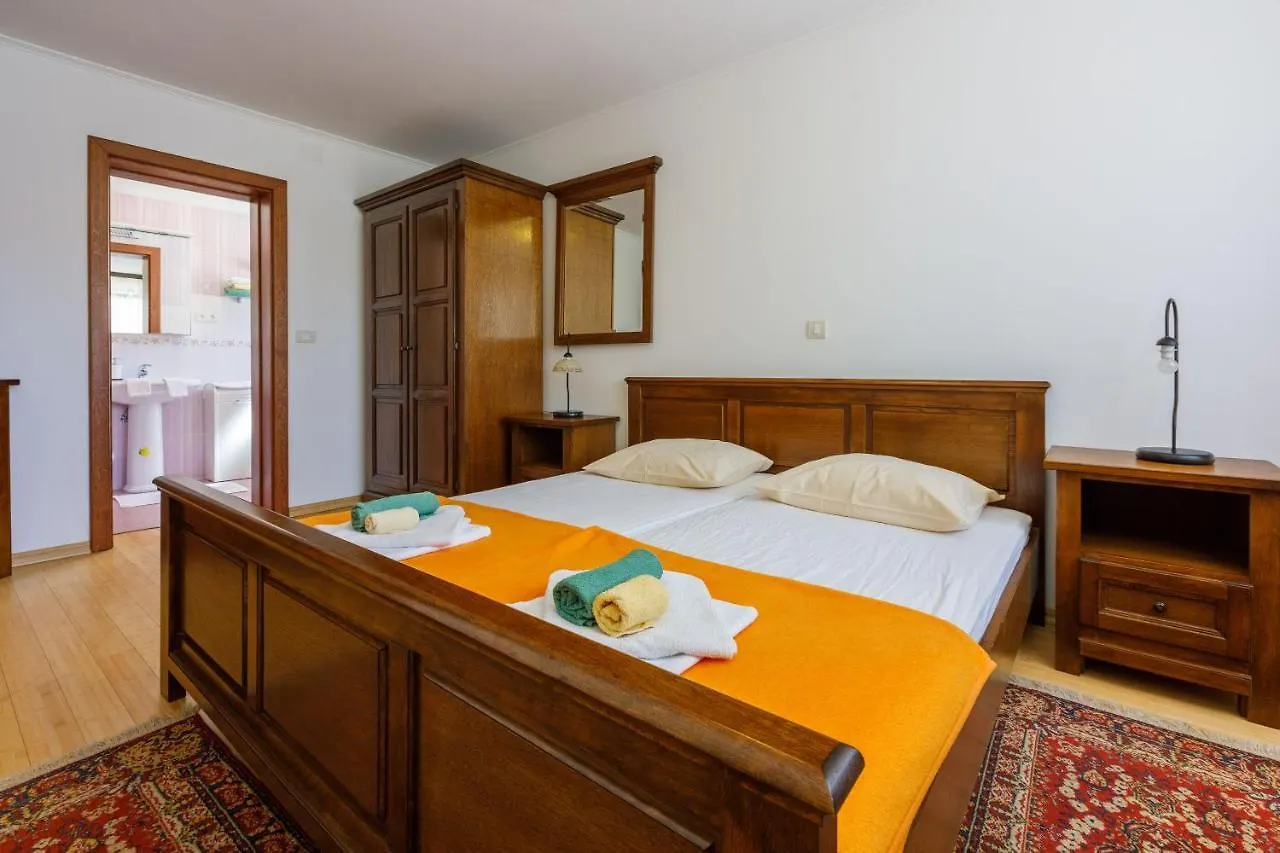 Apartments Robic Selce