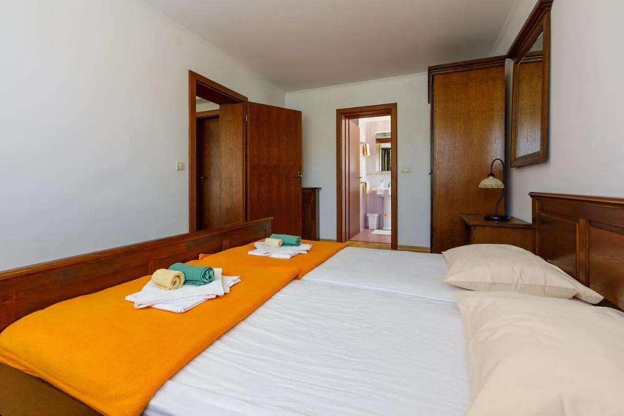 Apartments Robic Selce 0*,  Kroatien