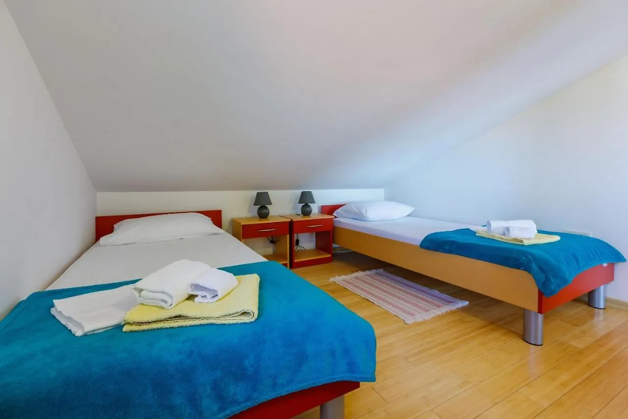 Apartments Robic Selce Kroatien