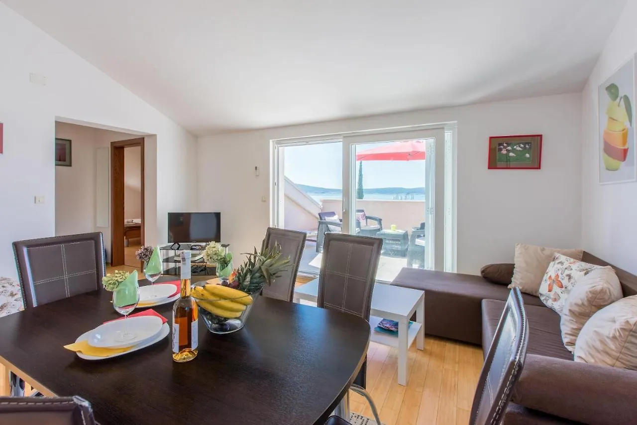 Apartments Robic Selce