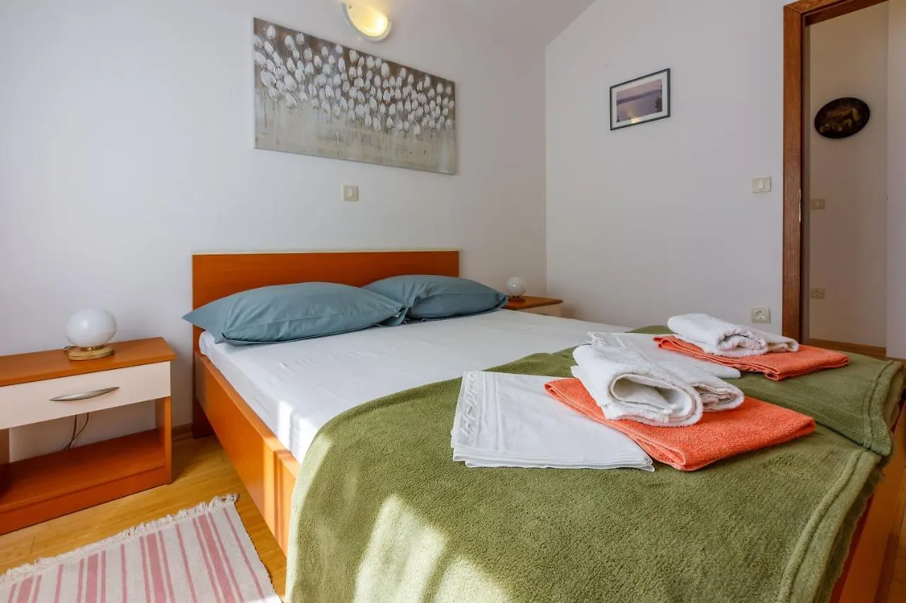 Apartments Robic Selce