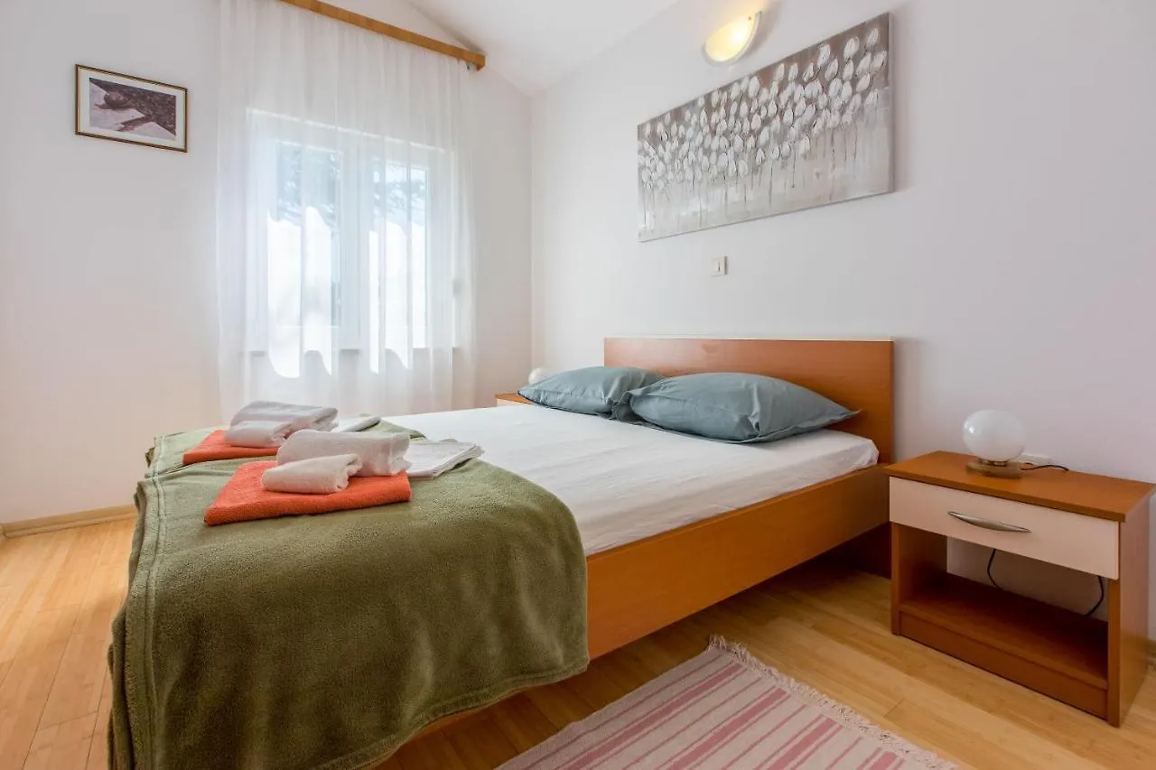 Apartments Robic Selce