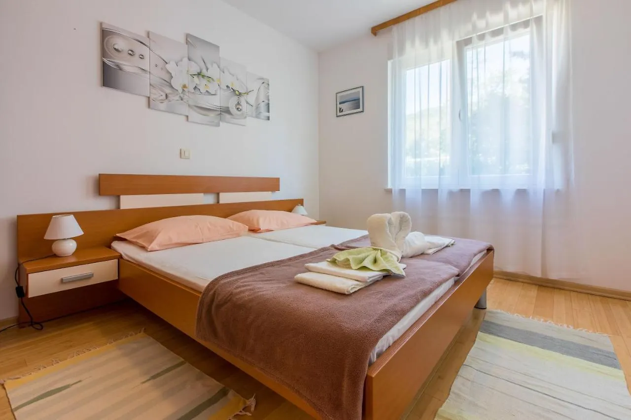 Apartments Robic Selce