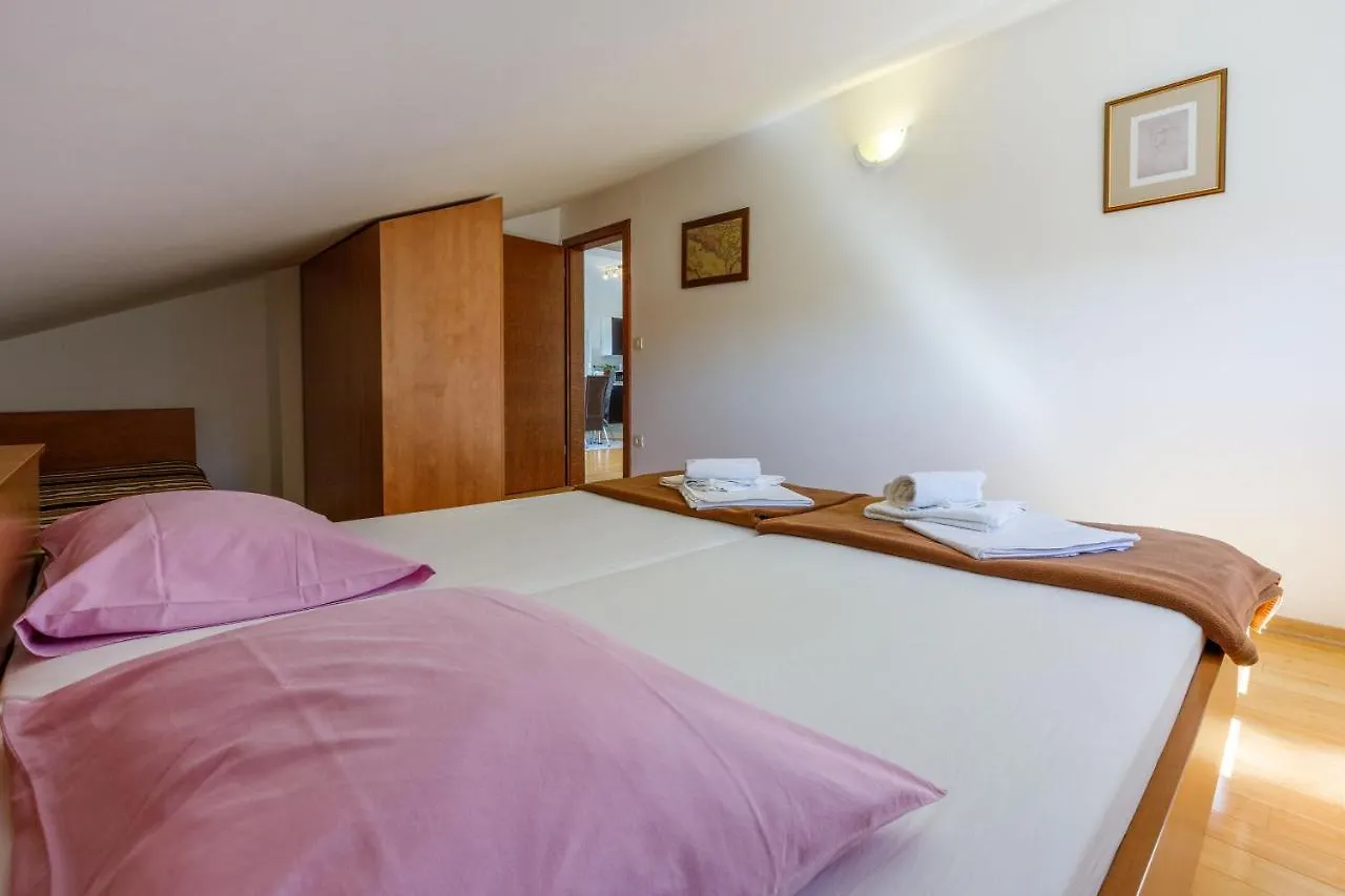 Apartments Robic Selce 0*,  Kroatien