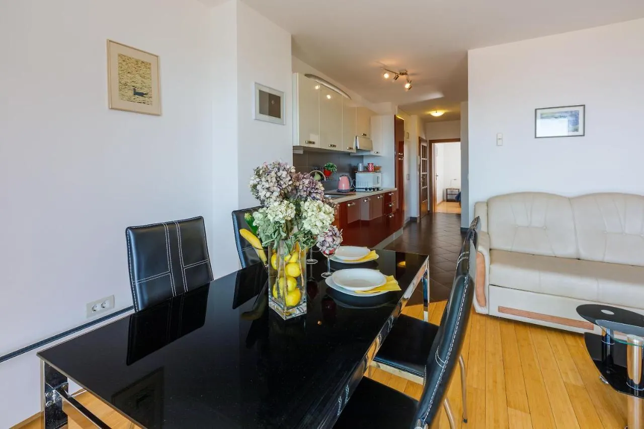 Apartments Robic Selce 0*,