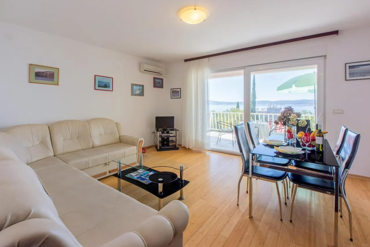 Apartments Robic Selce