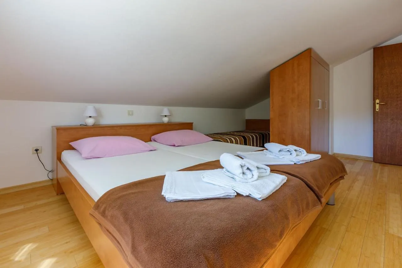Apartments Robic Selce Kroatien